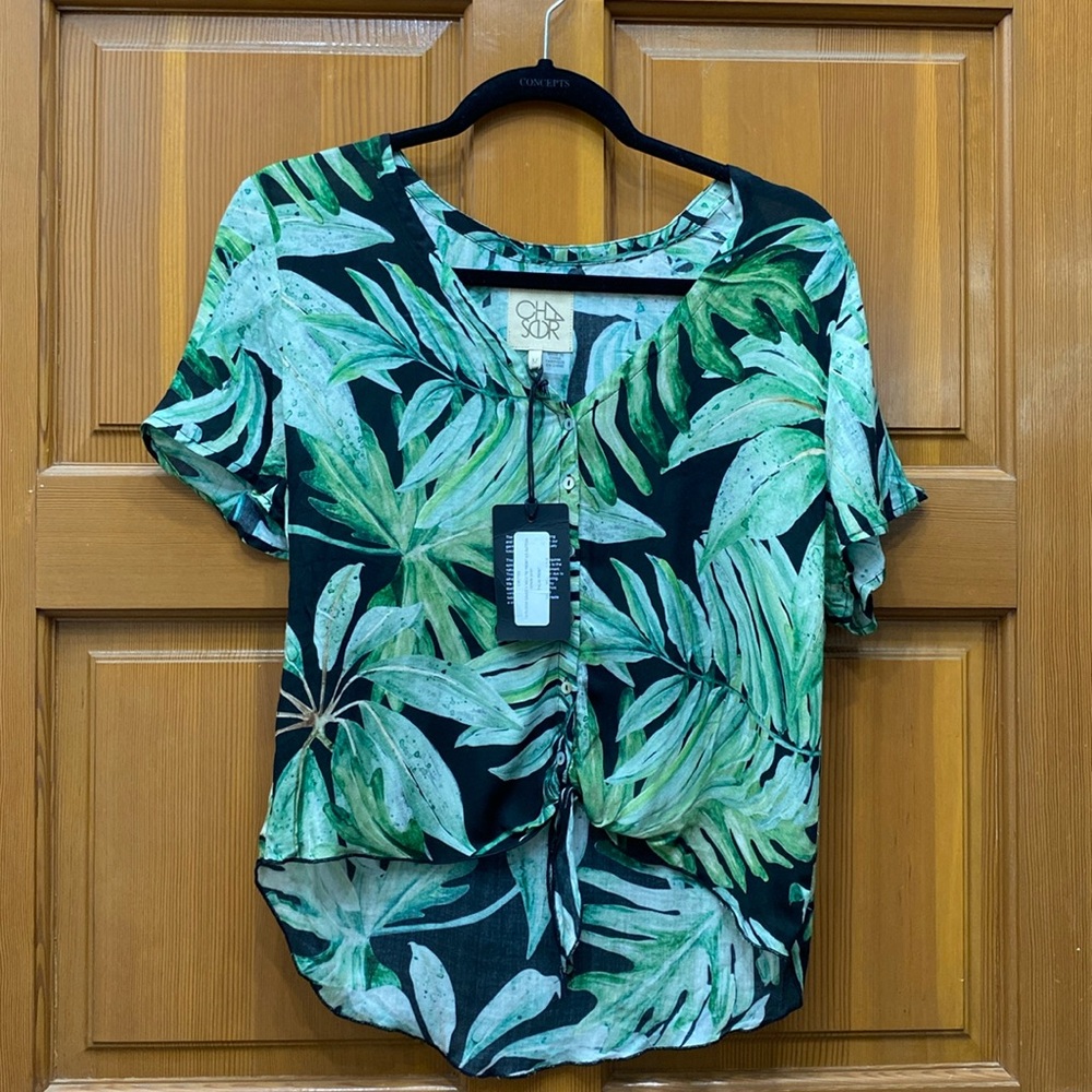 NWT Chaser Heiloom Gauze V Neck Tie Front Button Down Palm Shirt